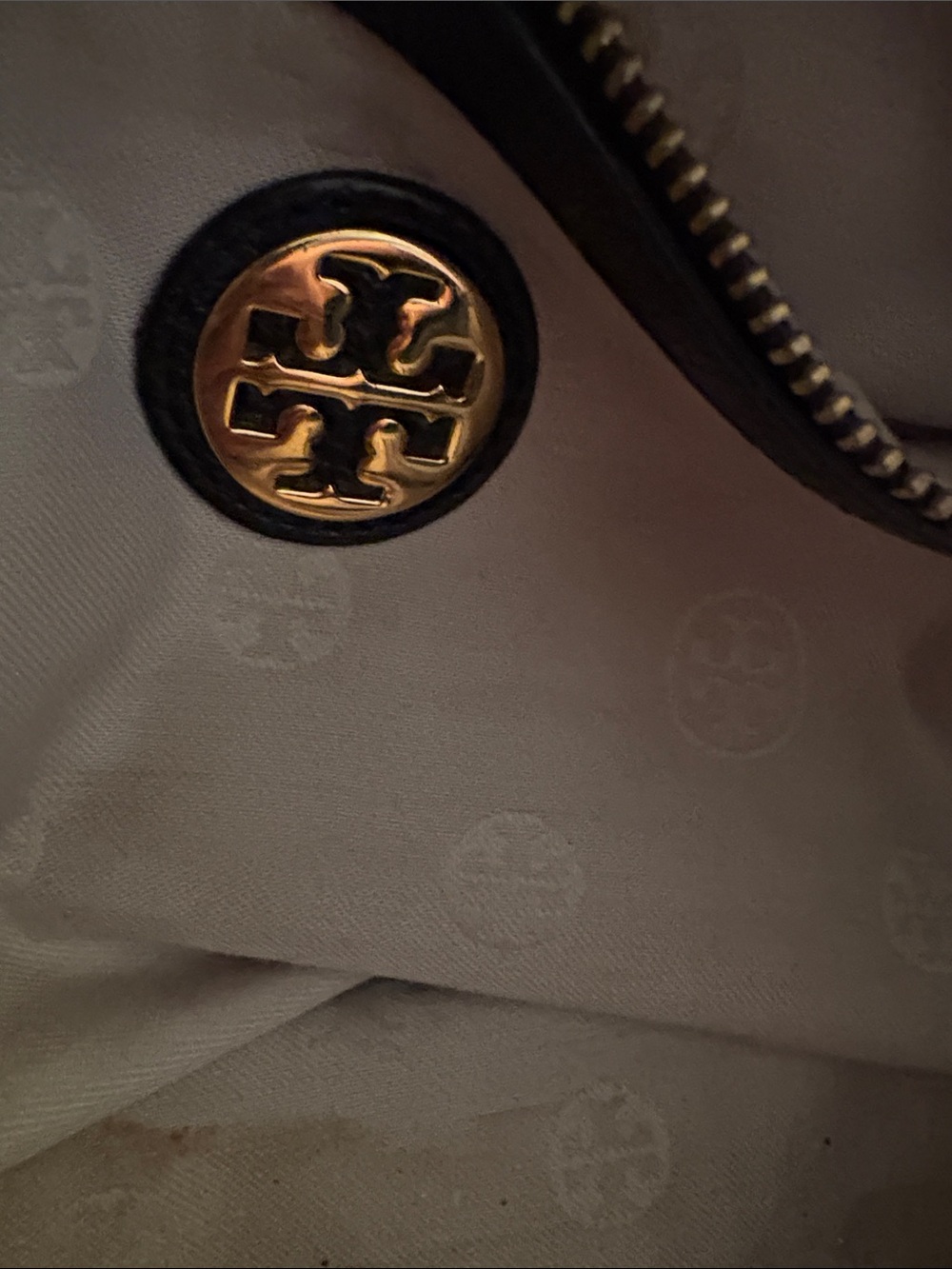Tory Burch Black Leather Shoulder Bag with Gold Logo - Picture 9 of 11